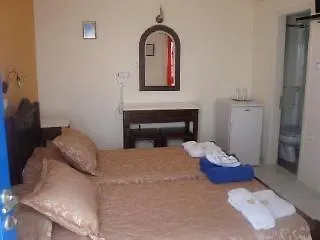 Shine Hotel Imerovigli (Santorini)