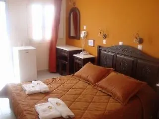 Shine Hotel Imerovigli (Santorini)
